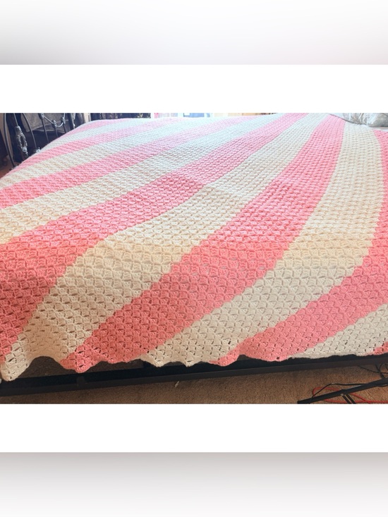 Hand Crafted Other - Vintage Pink/Cream Hand Crochet Afghan Quilt Bedspread ~ King/Queen